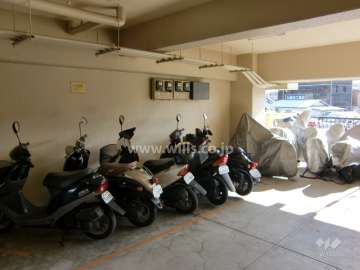 屋内バイク置場