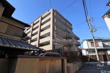 ディアステージ高槻真上町の外観(南東側から)