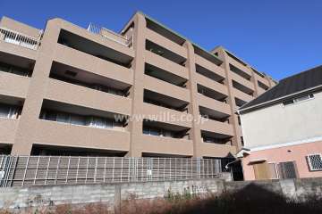 ディアステージ高槻真上町の外観(南西側から)