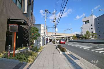 敷地東側の前面道路