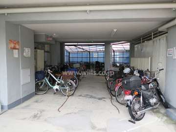 屋内に設けられた駐輪場