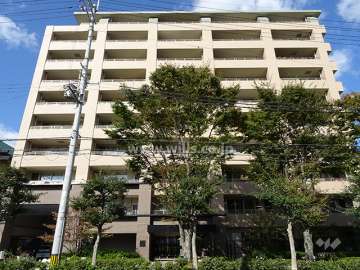 パークホームズ高槻の外観（南側から）