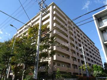 パークホームズ高槻の外観（南東側から）