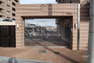 駐車場出入り口（リングシャッター付き）