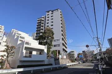 パインフィールド高槻の外観(西側から)