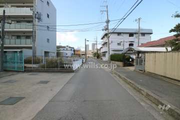 敷地北側の前面道路(東側から)