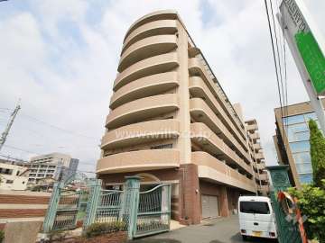 ファミール高槻フェリークの外観（南東側から）