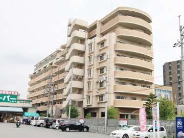 ファミール高槻フェリークの外観（南西側から）