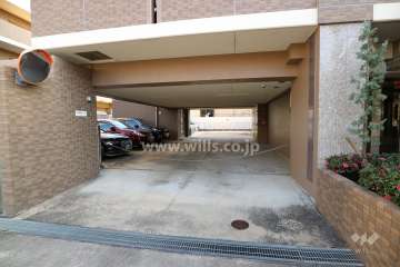 駐車場出入り口（ロボットゲート付き）