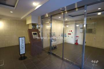 エントランスはオートロック付きです。