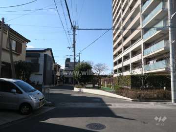 敷地南側の前面道路