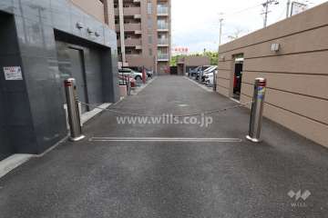 駐車場出入り口（ロボットゲート付）