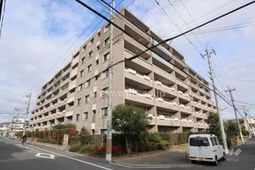 プラウド高槻の外観（南西側から）