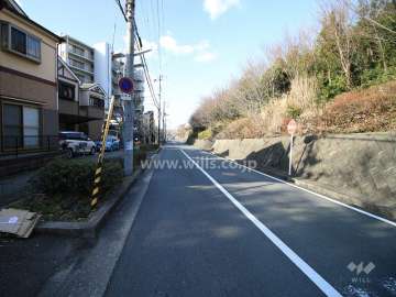 敷地北側の前面道路（東側から）