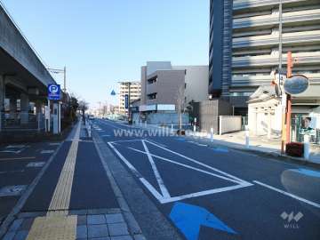 敷地南側の前面道路（東側から）