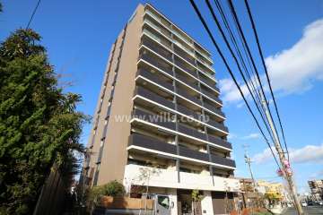 プレサンスロジェ高槻プレミアの外観(南西側から)