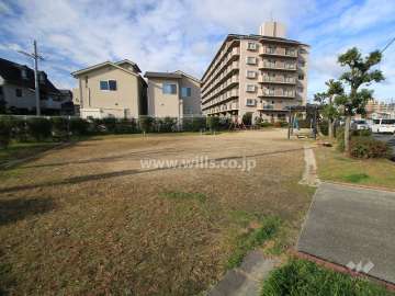 敷地に隣接する児童公園