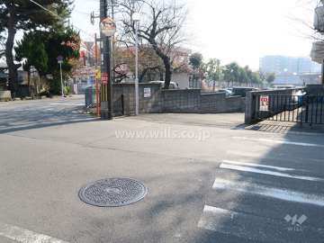 駐車場出入り口
