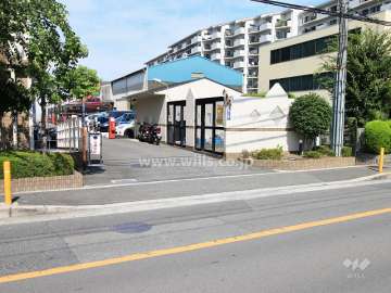 駐車場出入り口