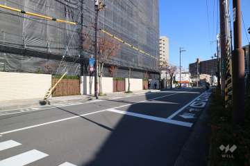 敷地南側の前面道路