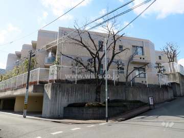 ライオンズヒルズ高槻の外観（東側から）