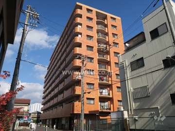 ライオンズマンション高槻の外観（南西側から）