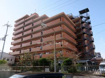 ライオンズマンション高槻の外観（北東側から）