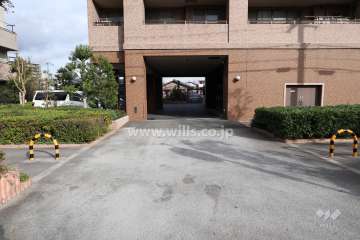 駐車場出入り口