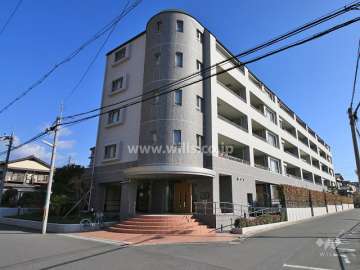 ライオンズマンション高槻別所の外観（南西側から）