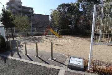 隣接する公園