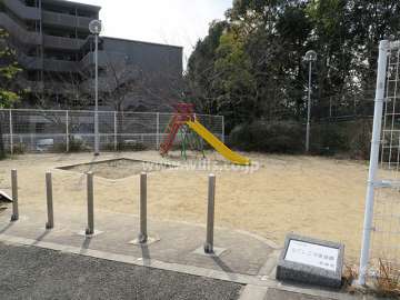 隣接する公園（なでしこ児童遊園）