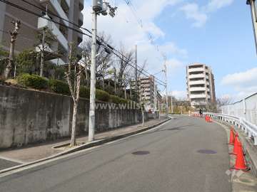 敷地東側の前面道路
