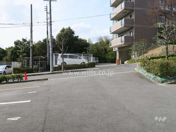 駐車場出入り口