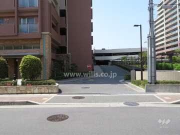 駐車場出入り口