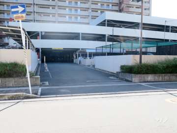 駐車場出入り口