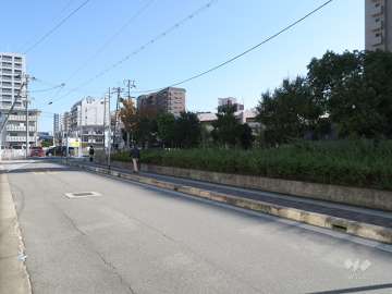 敷地北側の前面道路