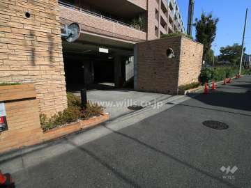 駐車場出入り口