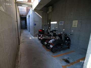敷地内バイク置場