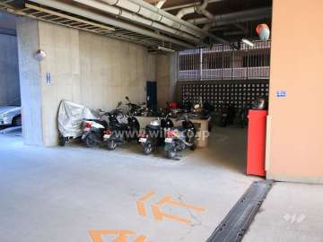 屋内に設けられたバイク置場