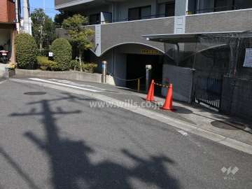 駐車場出入り口