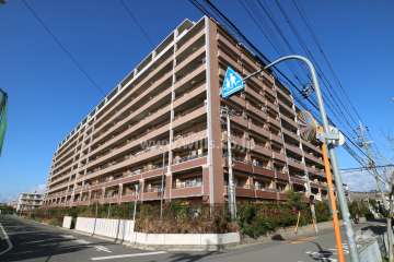ルネ高槻の外観(南東側から)