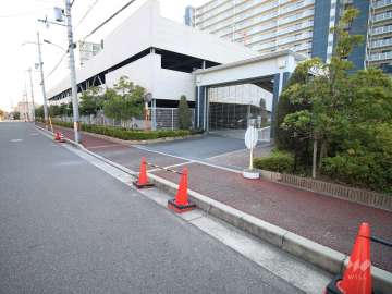 駐車場出入り口