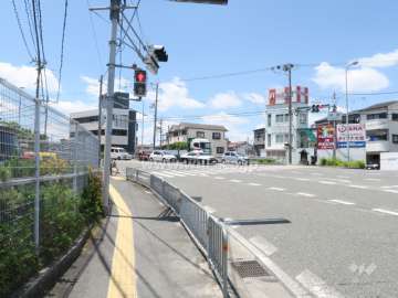 敷地北側の前面道路