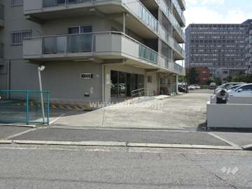 駐車場出入り口