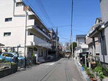 敷地東側の前面道路