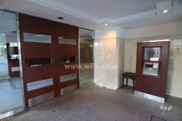 エントランスはオートロック付きです。