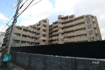 ロイヤルシャトー高槻の外観（北西側から）