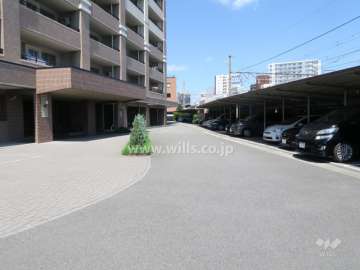 敷地内駐車場（屋外平面式・屋根付き）