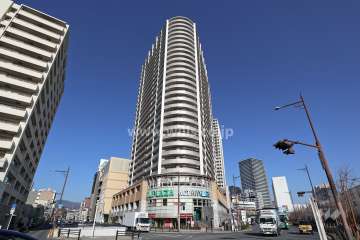 ローレルスクエア高槻ウエストタワーA棟の外観(南側から)
