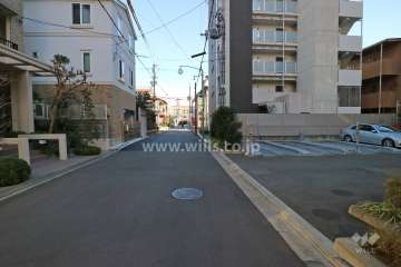敷地北側の前面道路